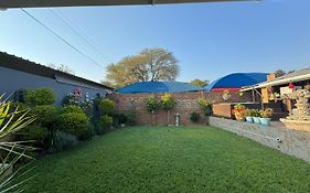 Paul & Mollie'S Guest House